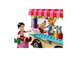 41129 - Amusement Park Hot Dog Van