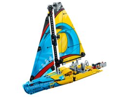 42074 - Racing Yacht